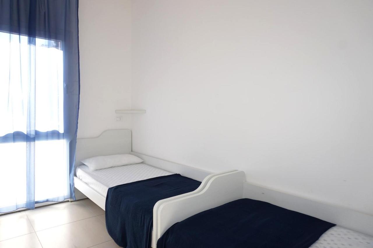 Relax By The Garden - Flat For Up To 6 Guests Lägenhet Porto Santa Margherita di Caorle Exteriör bild