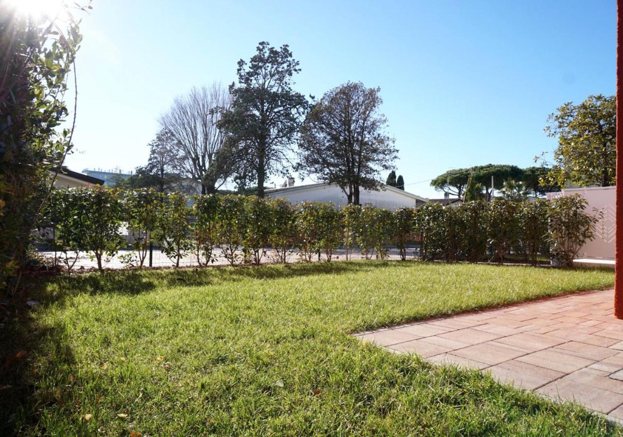 Relax By The Garden - Flat For Up To 6 Guests Lägenhet Porto Santa Margherita di Caorle Exteriör bild
